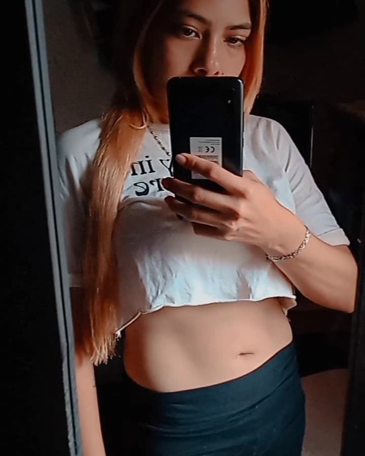 Karolay soy una mujer alegre cariñosa humilde amorosa amable 
me encanta salir me encanta viajar me gusta bailar tener amistad de nueva