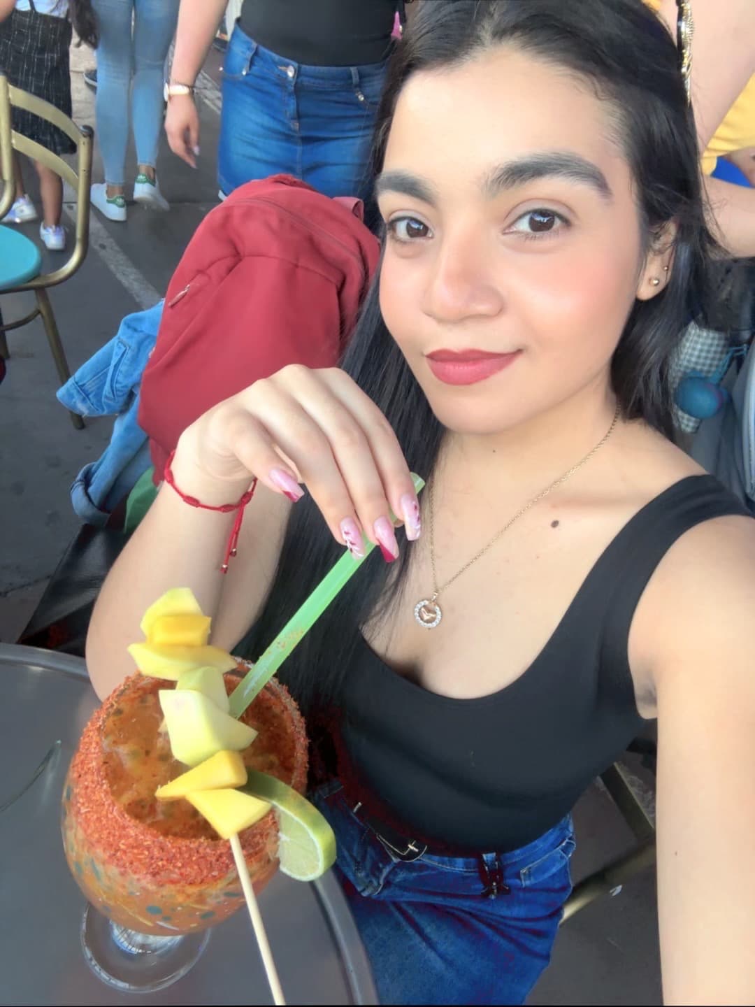 Angelica No busco algo casual ni pasar el rato.
Estoy aquí para encontrar una conexión real, con alguien que también quiera algo serio y con futuro.
Valoro la comunicación honesta, el respeto y las risas que nacen solas.
Si estás en la misma sintonía, hablemos.
