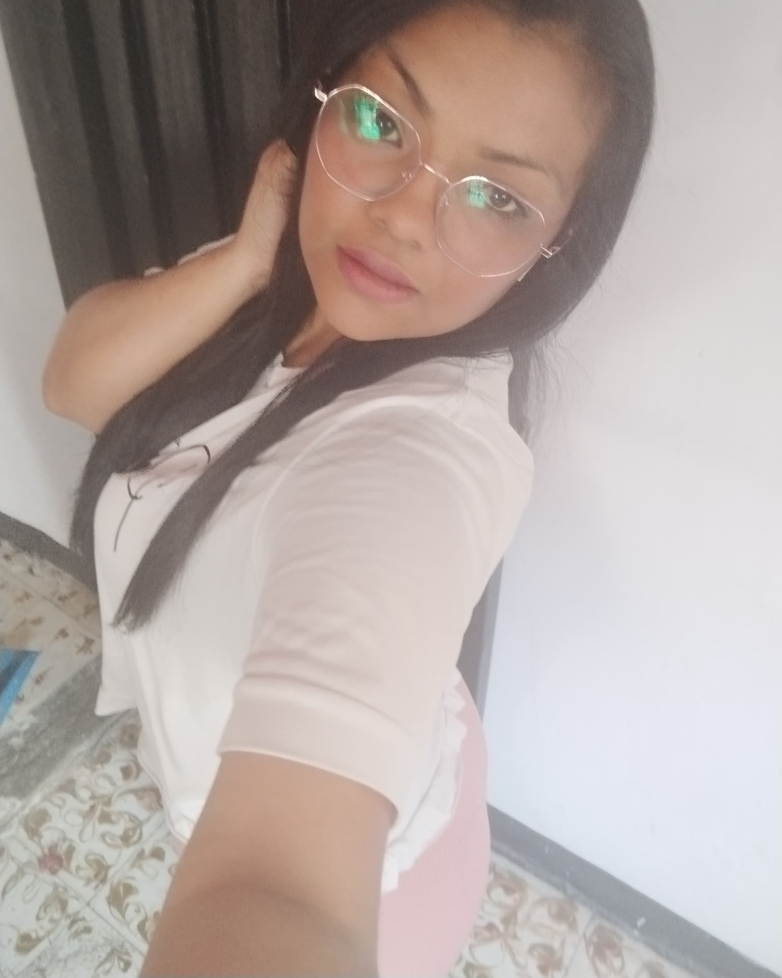 Maria soy cariñosa, amigable, curiosa, alegre, me encanta cocinar, pasear y las manualidades